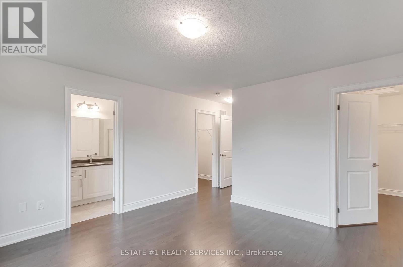 29 Bermondsey Way, Brampton, Ontario  L6Y 0E4 - Photo 5 - W12455859