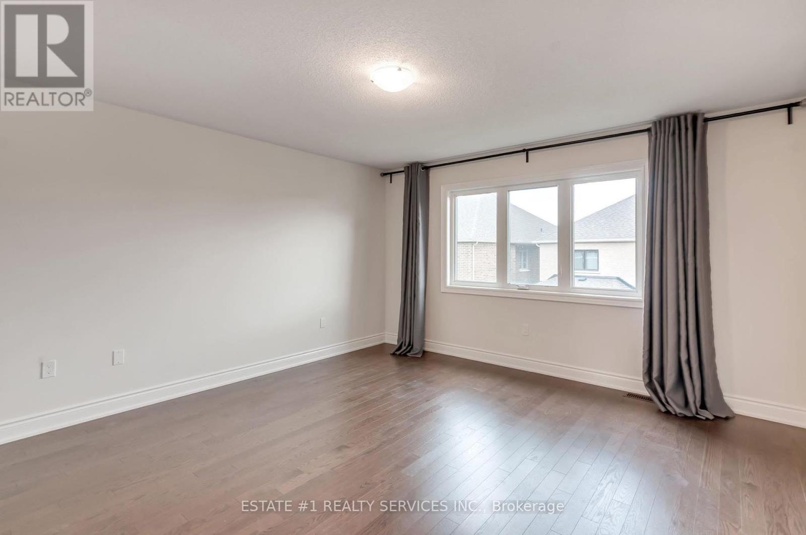 29 Bermondsey Way, Brampton, Ontario  L6Y 0E4 - Photo 6 - W12455859