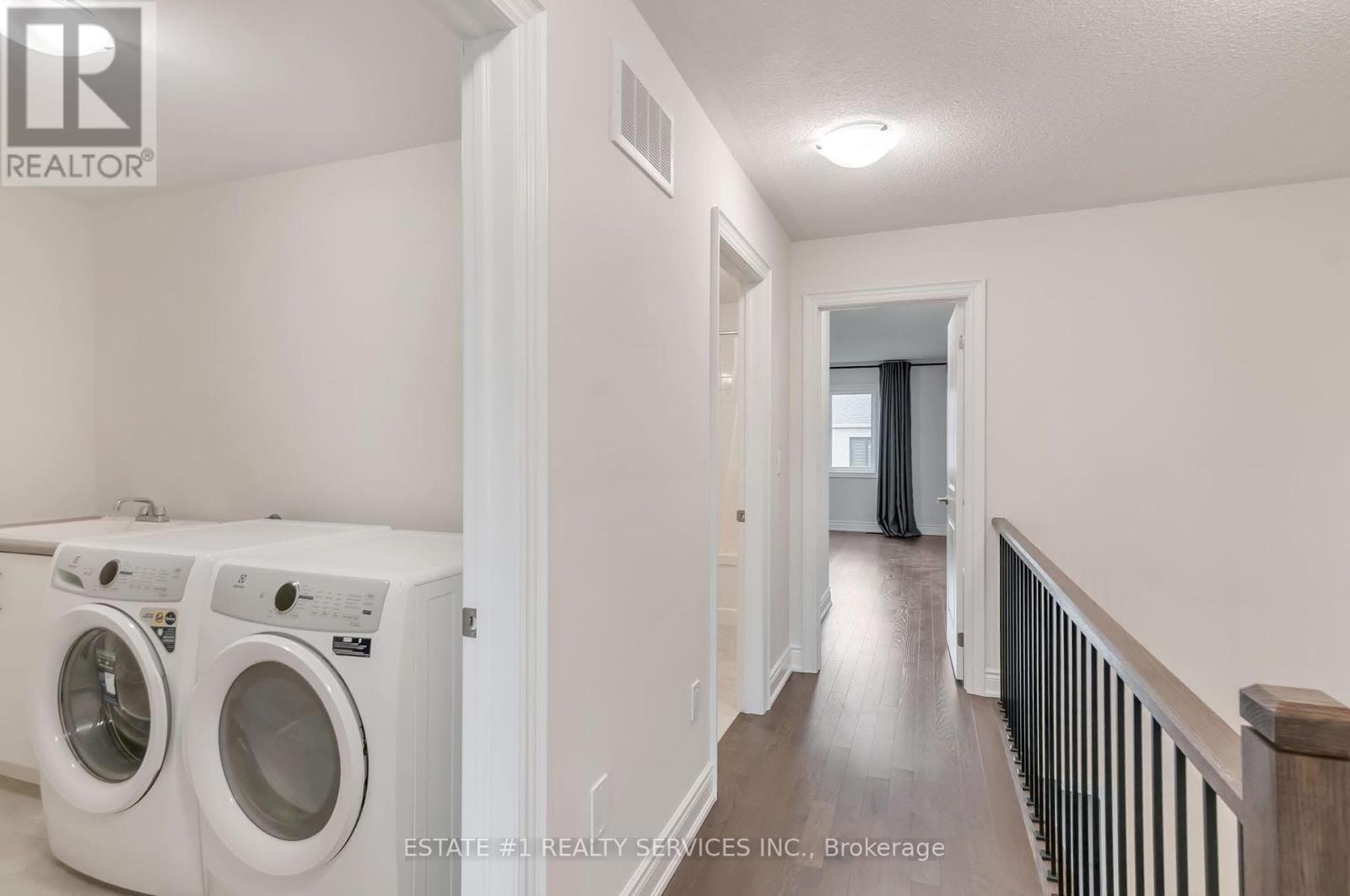 29 Bermondsey Way, Brampton, Ontario  L6Y 0E4 - Photo 9 - W12455859