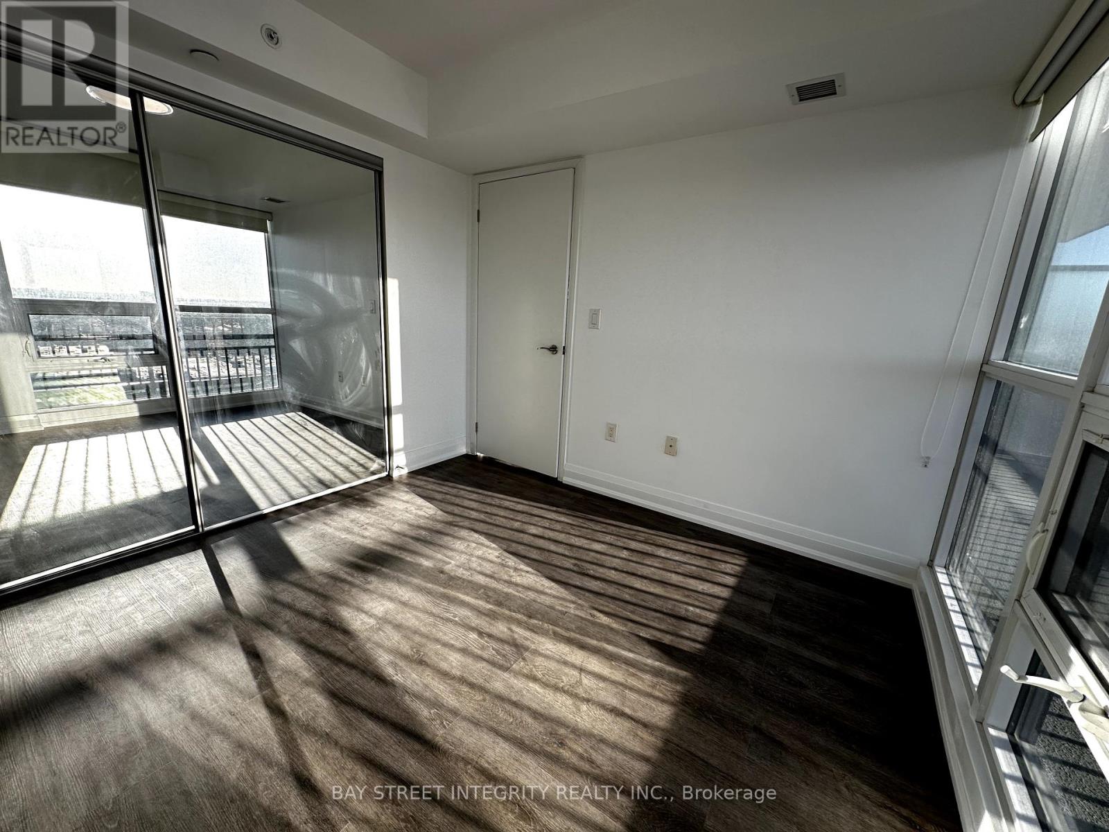 1102 - 3091 Dufferin Street, Toronto, Ontario  M6A 0C4 - Photo 10 - W12455863