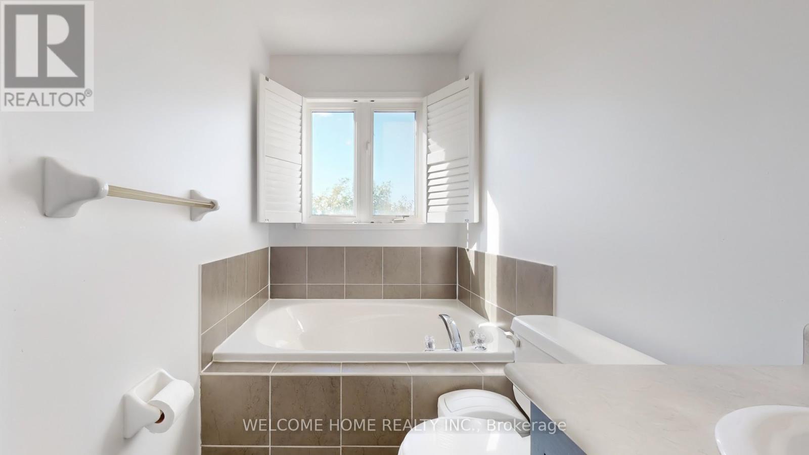 33 Fred Young Drive, Toronto, Ontario  M3L 0A1 - Photo 28 - W12455866