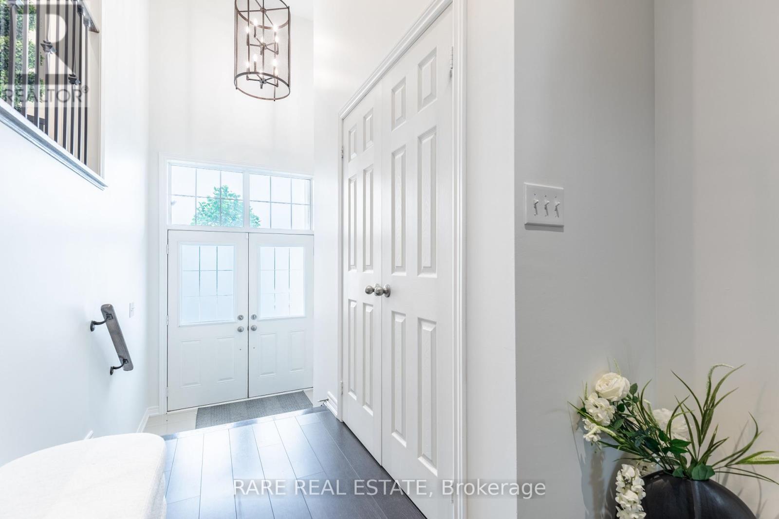 483 Terrace Way, Oakville, Ontario  L6M 1N5 - Photo 12 - W12455869