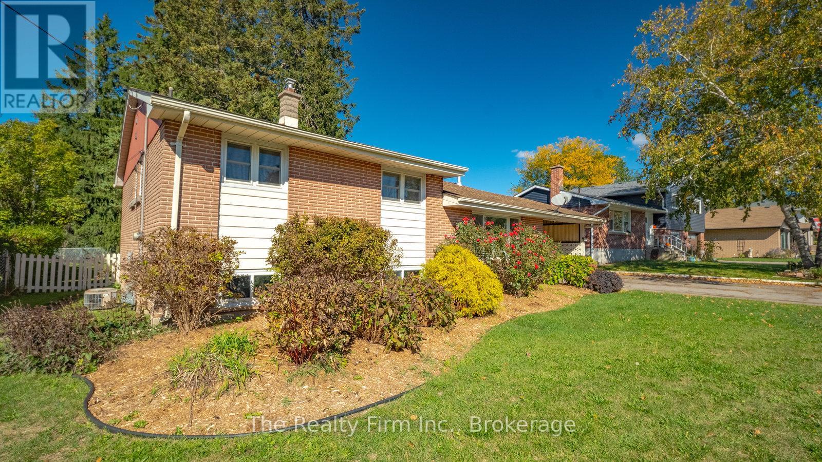 535 Devonshire Avenue, Woodstock, Ontario  N4S 5P9 - Photo 3 - X12455883