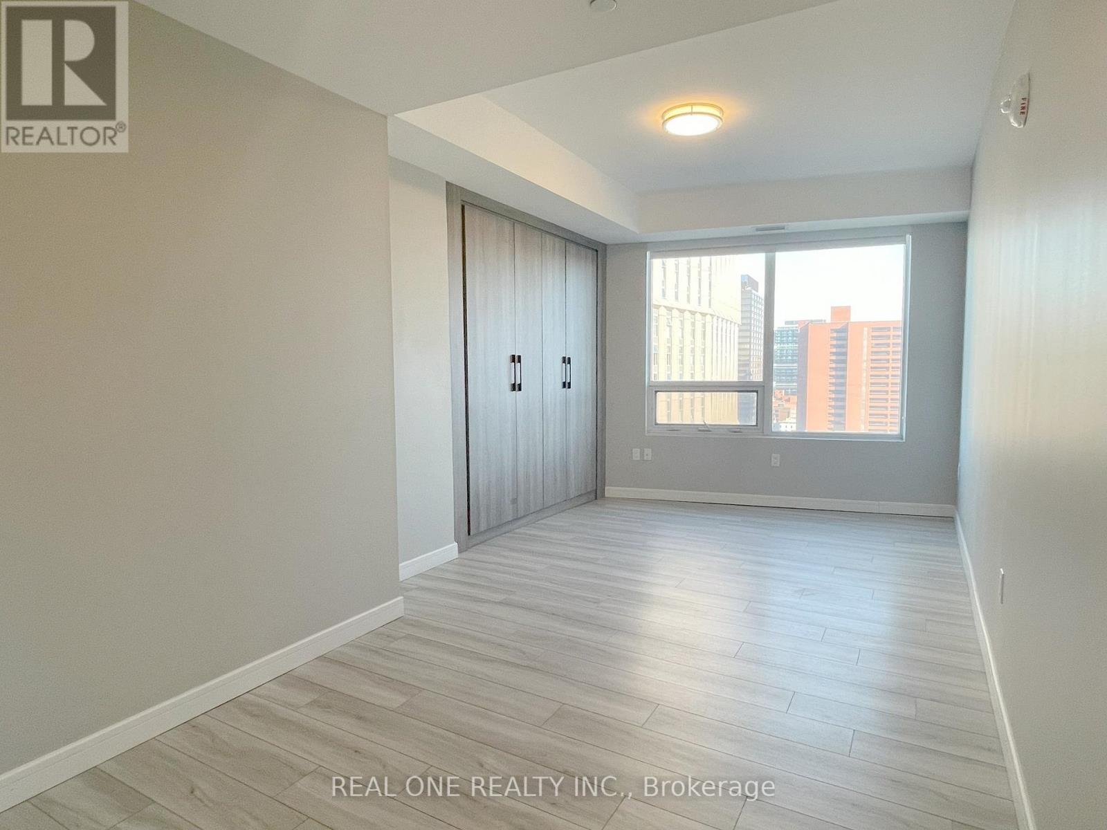 1704 - 20 George Street, Hamilton, Ontario  L8P 0C4 - Photo 12 - X12455845