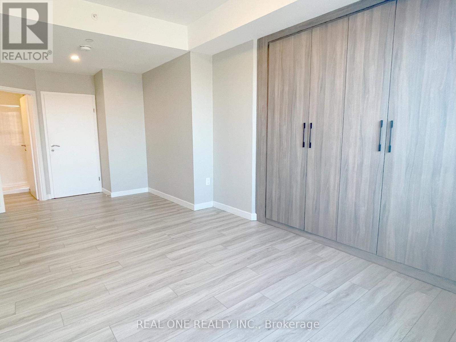 1704 - 20 George Street, Hamilton, Ontario  L8P 0C4 - Photo 13 - X12455845