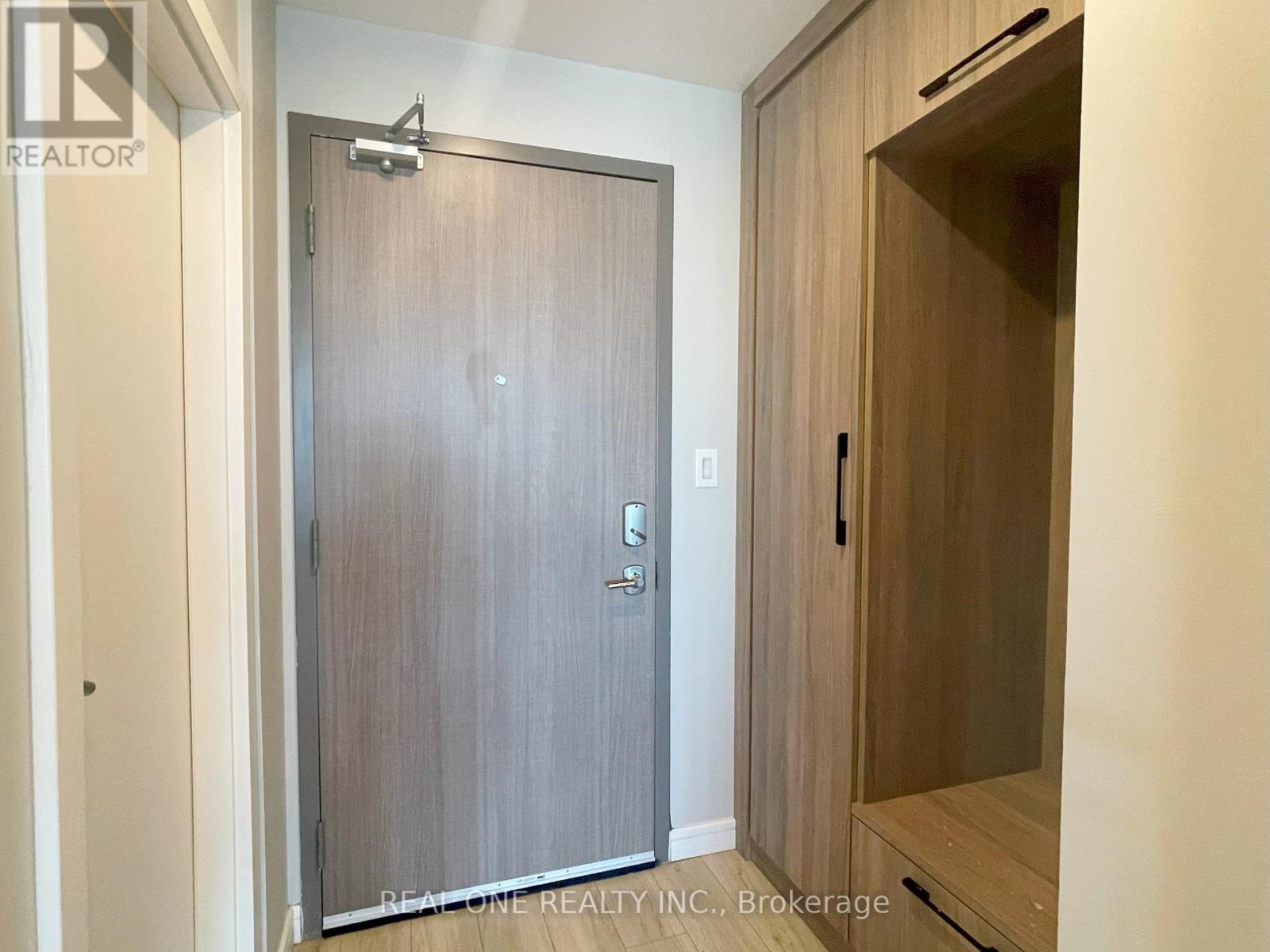 1704 - 20 George Street, Hamilton, Ontario  L8P 0C4 - Photo 3 - X12455845