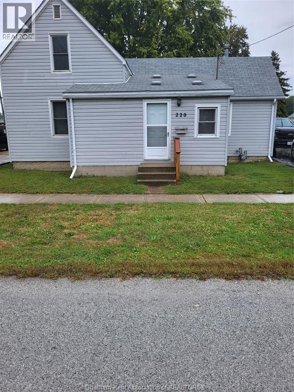 MLS# 25024418: 220 QUEEN STREET, Wallaceburg, Canada