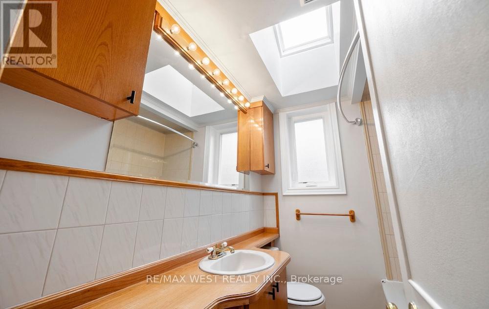 6 Robindale Avenue, Toronto, Ontario  M8W 4A9 - Photo 23 - W12374047