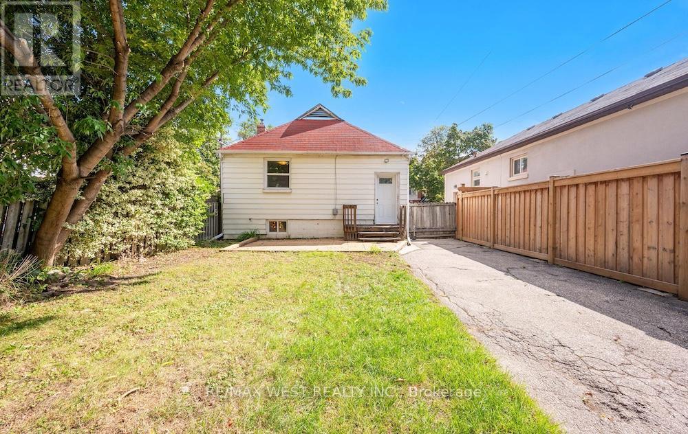 6 Robindale Avenue, Toronto, Ontario  M8W 4A9 - Photo 34 - W12374047