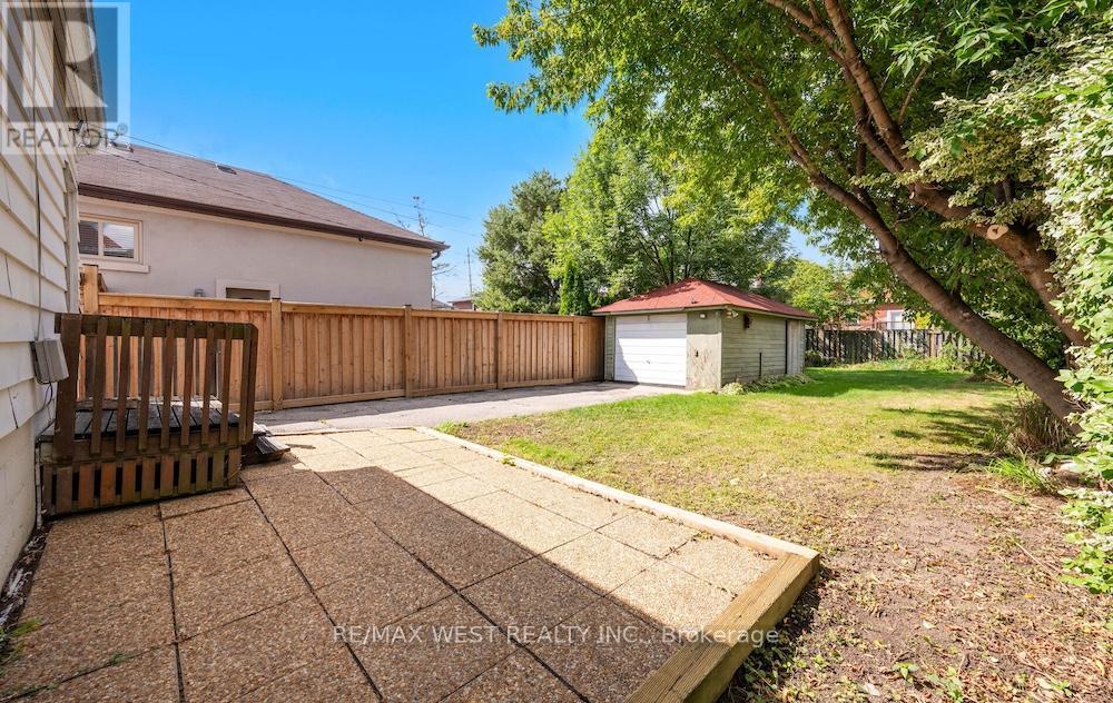 6 Robindale Avenue, Toronto, Ontario  M8W 4A9 - Photo 32 - W12374047