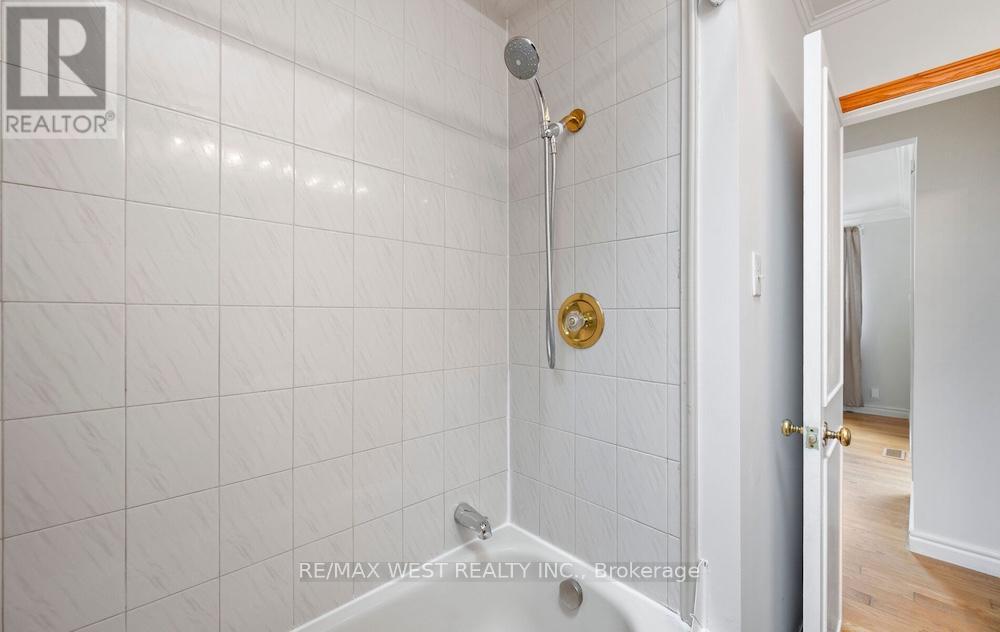 6 Robindale Avenue, Toronto, Ontario  M8W 4A9 - Photo 25 - W12374047