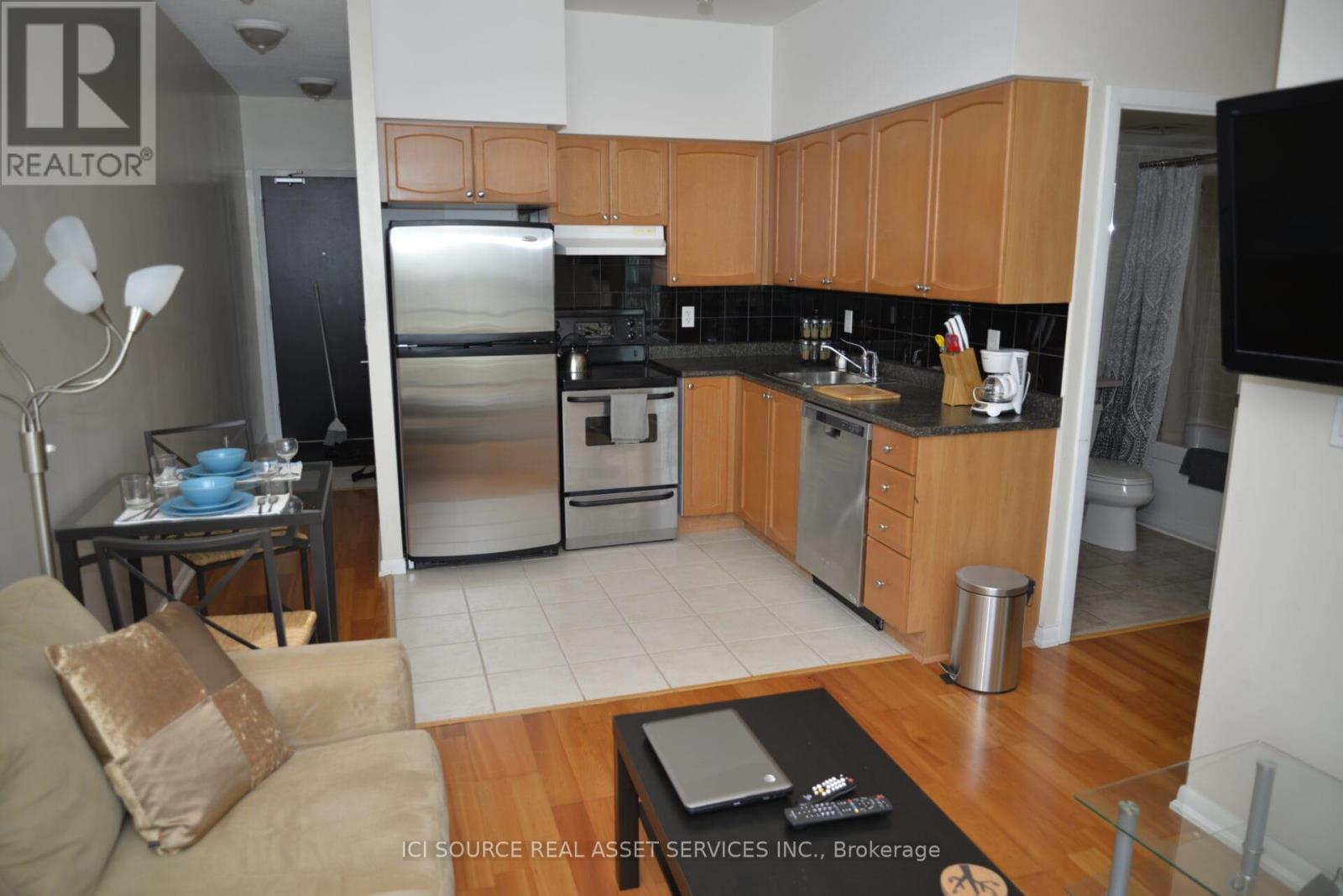 2105 - 231 Fort York Boulevard, Toronto, Ontario  M5V 1B2 - Photo 2 - C12455886