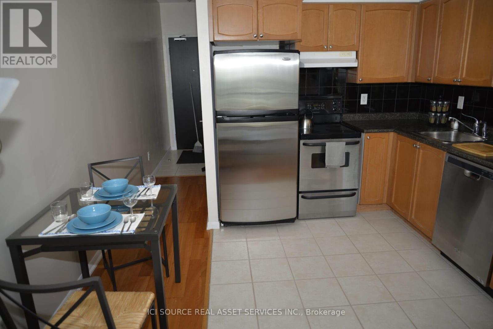 2105 - 231 Fort York Boulevard, Toronto, Ontario  M5V 1B2 - Photo 4 - C12455886
