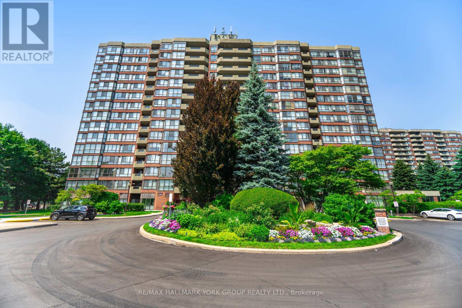 1413 - 100 Observatory Lane, Richmond Hill, Ontario  L4C 1T4 - Photo 3 - N12455901