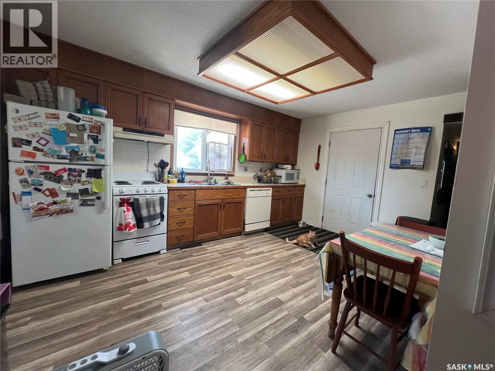 405 Sussex Avenue, Esterhazy, Saskatchewan  S0A 0X0 - Photo 3 - SK020497