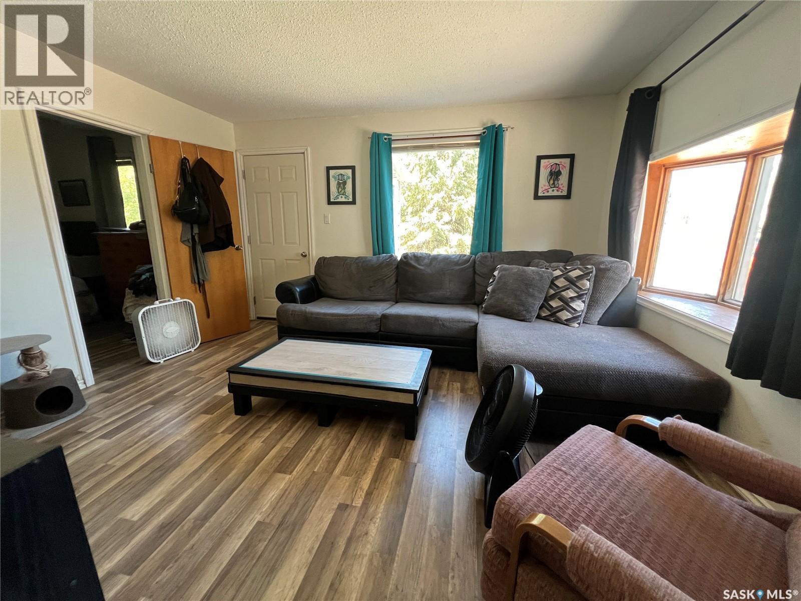 405 Sussex Avenue, Esterhazy, Saskatchewan  S0A 0X0 - Photo 8 - SK020497