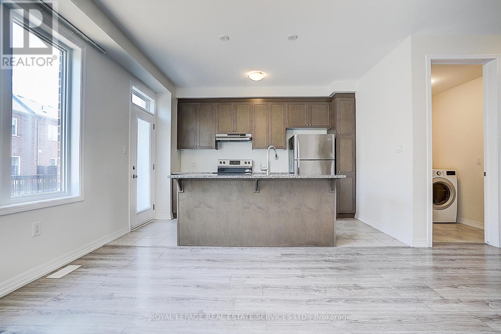 3353 Carding Mill Trail, Oakville, Ontario  L6M 1R7 - Photo 17 - W12455893