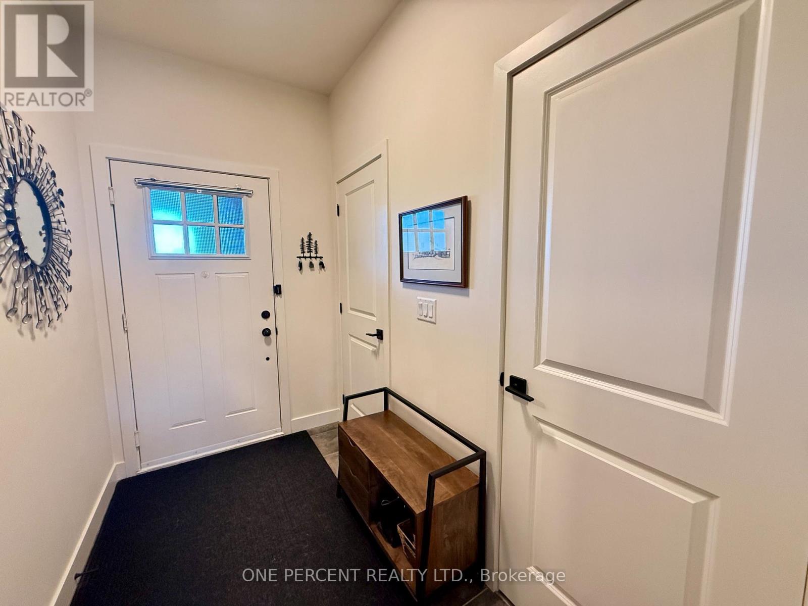 306 - 12 Beckwith Lane, Blue Mountains, Ontario  L9Y 0A4 - Photo 4 - X12455904