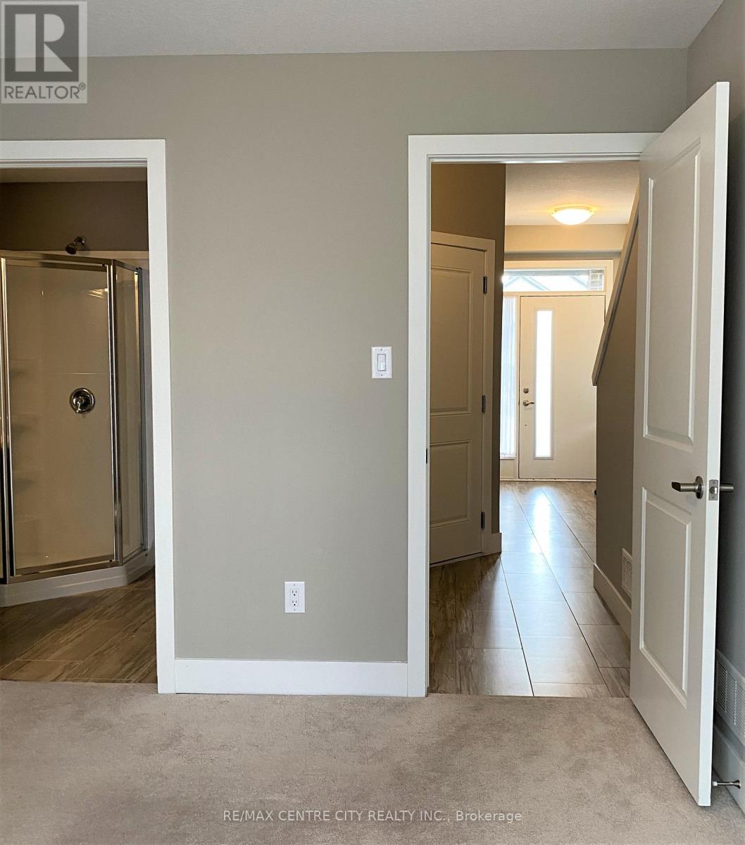 2148 Meadowgate Boulevard, London South, Ontario  N6M 1C6 - Photo 5 - X12455927