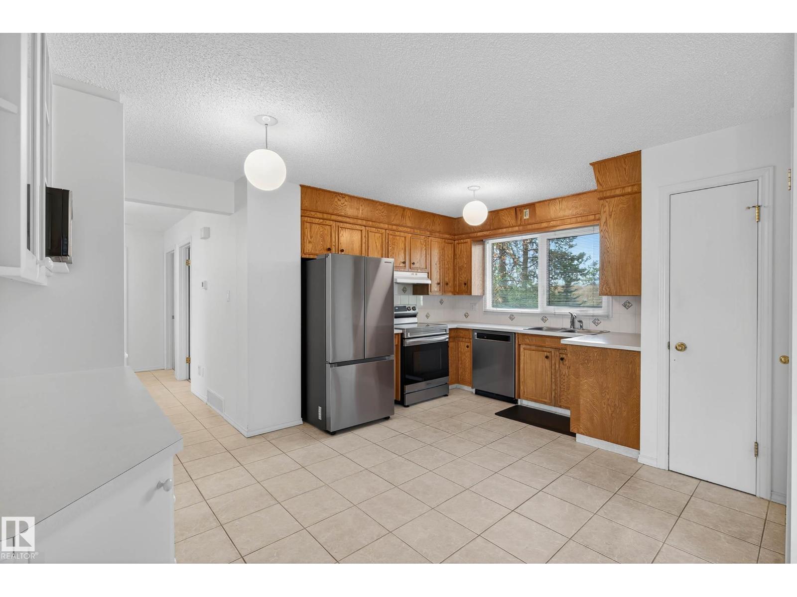 1904 89 St Nw, Edmonton, Alberta  T6K 2A3 - Photo 12 - E4461625