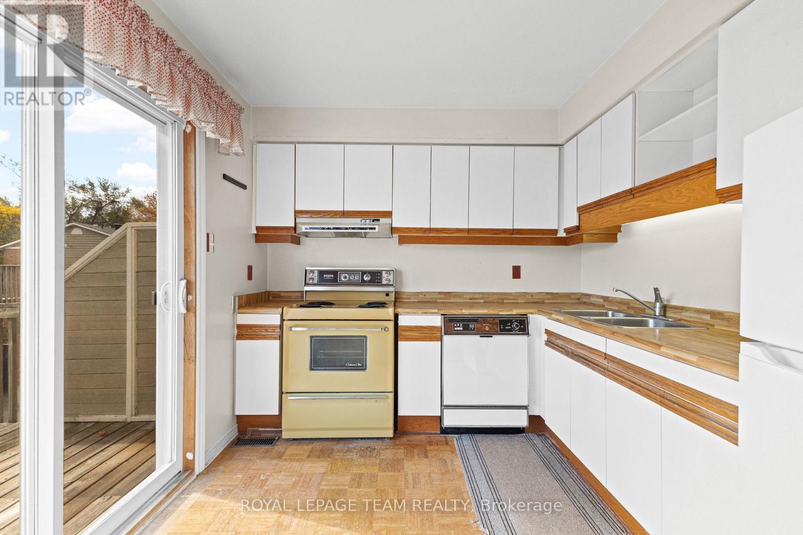 1149 Chimney Hill Way, Ottawa, Ontario  K1J 8Z9 - Photo 10 - X12455915