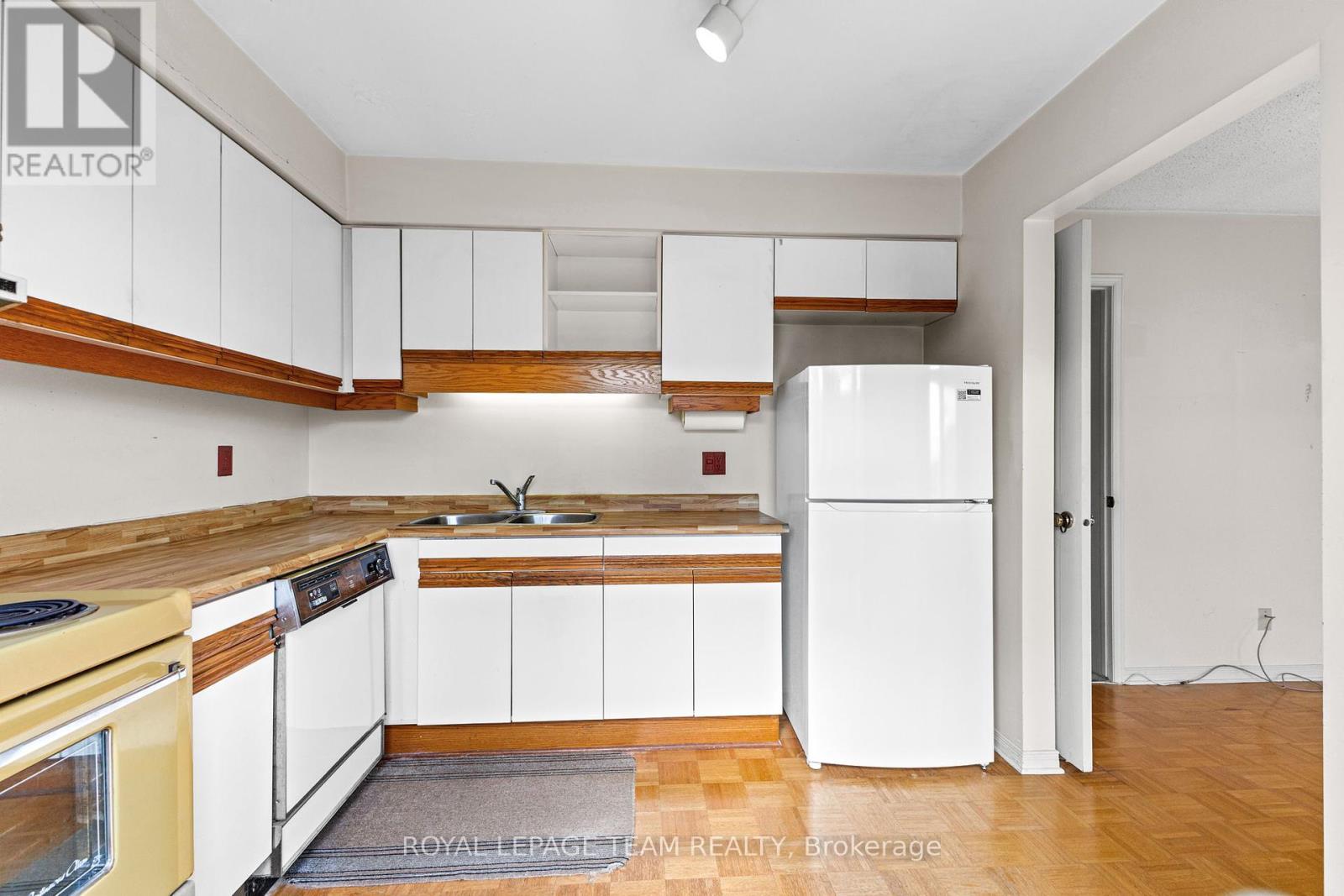 1149 Chimney Hill Way, Ottawa, Ontario  K1J 8Z9 - Photo 11 - X12455915