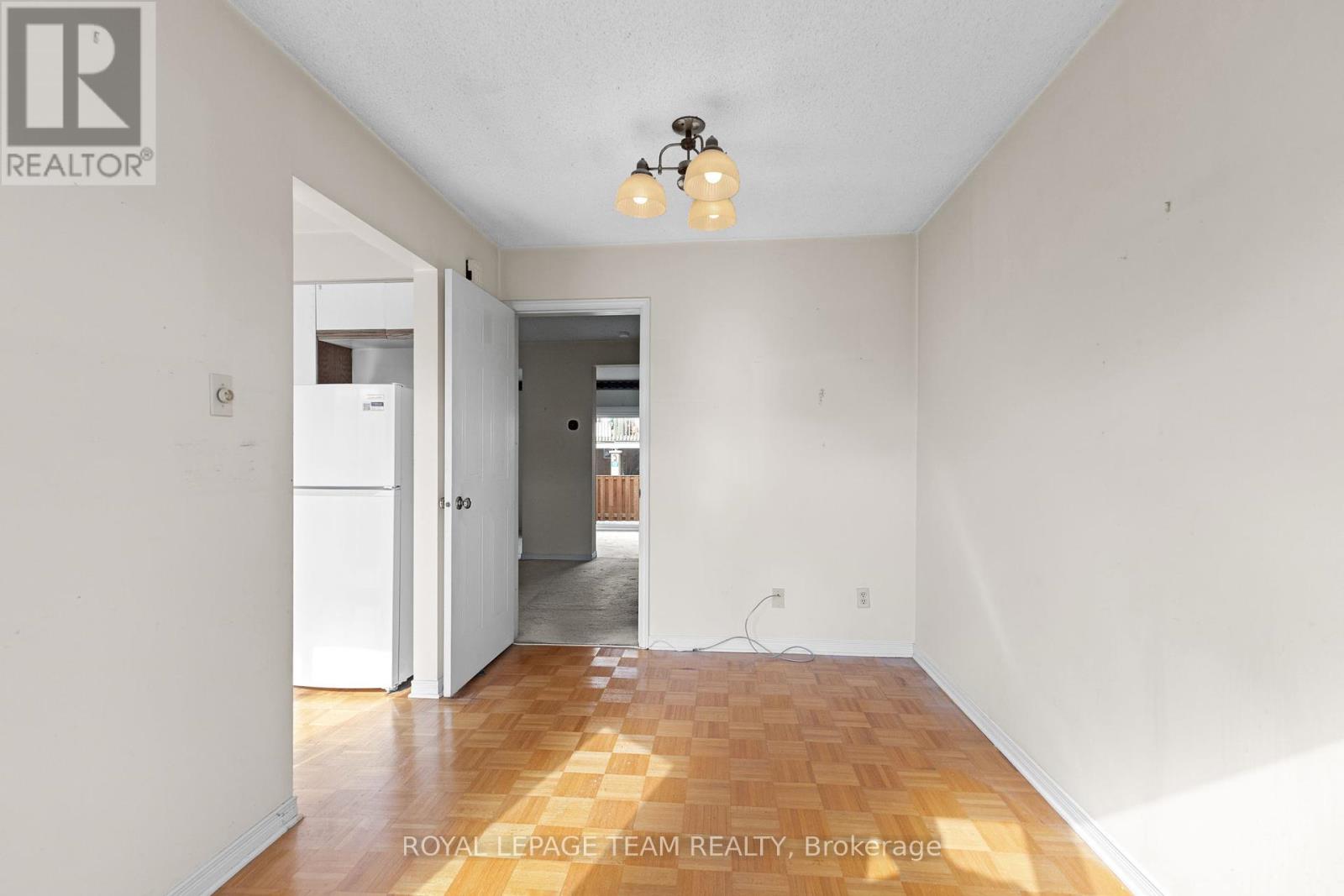 1149 Chimney Hill Way, Ottawa, Ontario  K1J 8Z9 - Photo 14 - X12455915