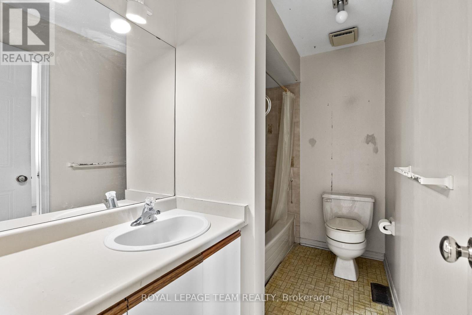 1149 Chimney Hill Way, Ottawa, Ontario  K1J 8Z9 - Photo 25 - X12455915