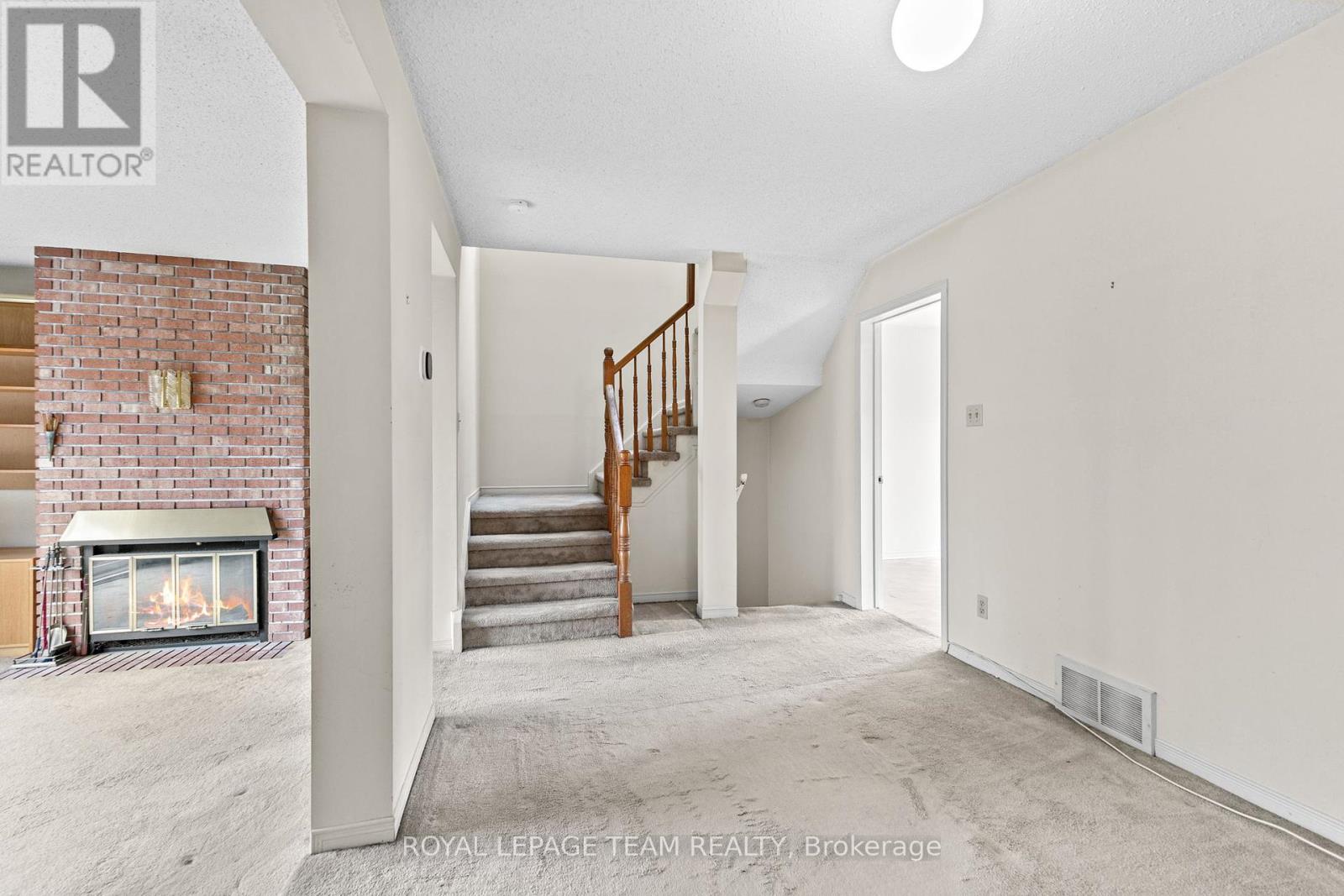 1149 Chimney Hill Way, Ottawa, Ontario  K1J 8Z9 - Photo 8 - X12455915