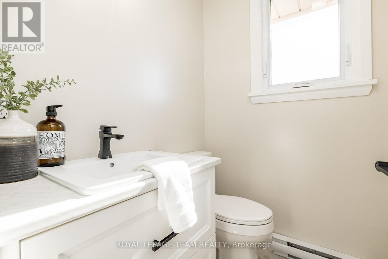 40 Beach Avenue, South Dundas, Ontario  K0E 1K0 - Photo 25 - X12455928