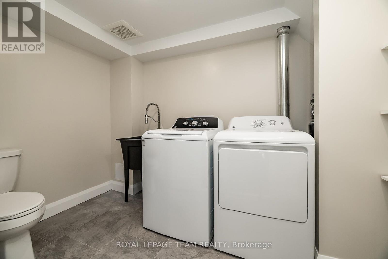 40 Beach Avenue, South Dundas, Ontario  K0E 1K0 - Photo 35 - X12455928