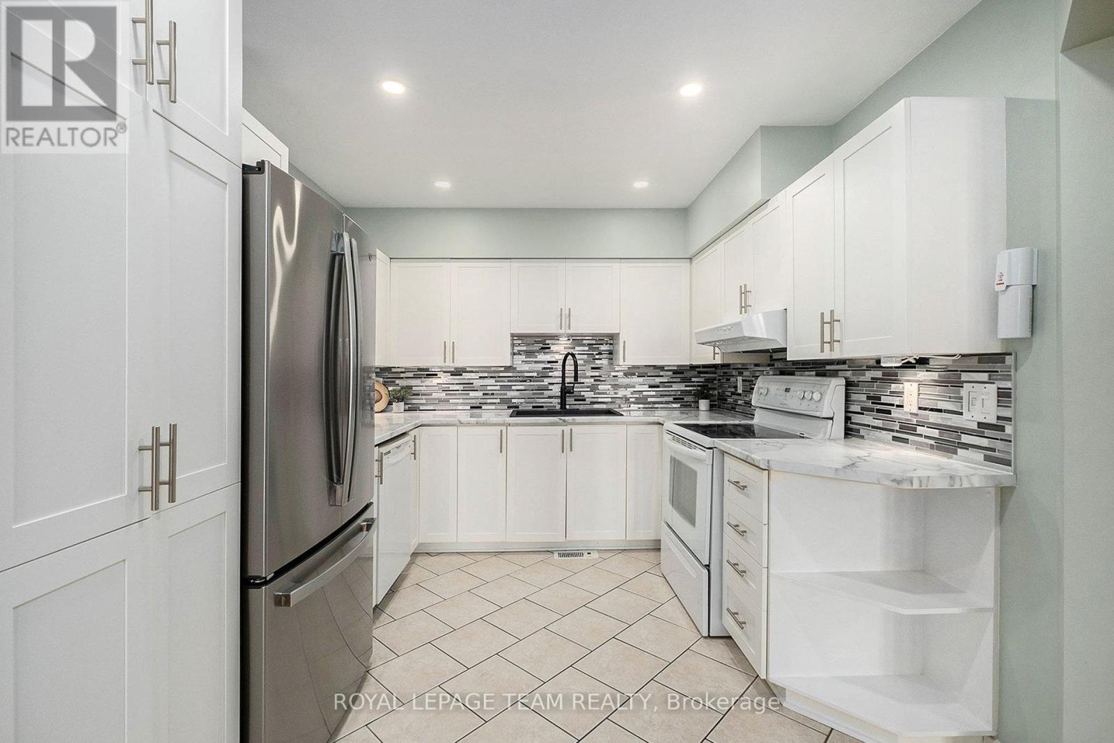 93 Royal Oak Court Court, Ottawa, Ontario  K1T 3N9 - Photo 8 - X12445100