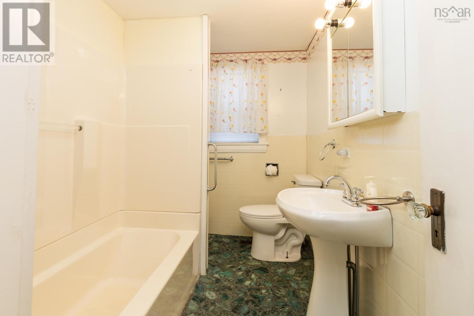 120 Parade Street, Yarmouth, Nova Scotia  B5A 3B7 - Photo 21 - 202525564
