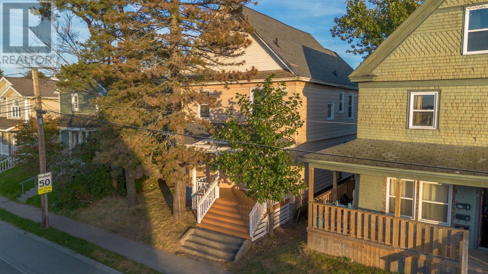 476 Townsend Street, Sydney, Nova Scotia  B1P 5G6 - Photo 3 - 202525565