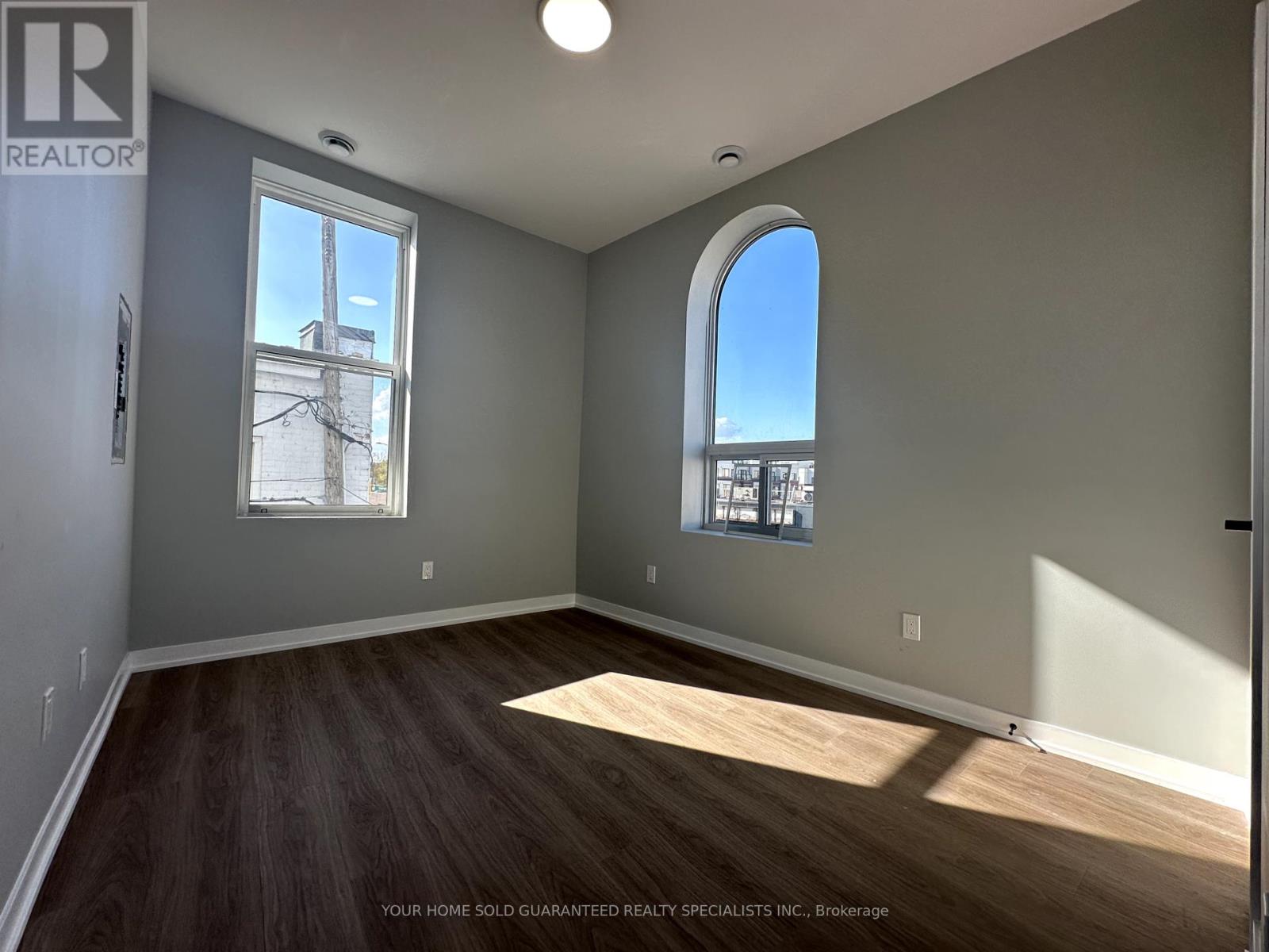 C - 9 Wellington Street E, Aurora (Aurora Village), Ontario  L4G 1H4 - Photo 5 - N12455908