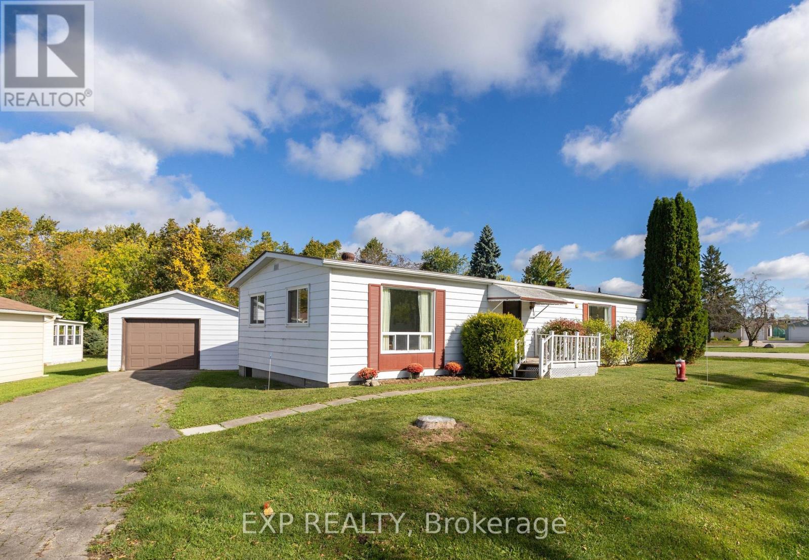 11 Geneva Court, Georgina, Ontario  L0E 1R0 - Photo 1 - N12455926