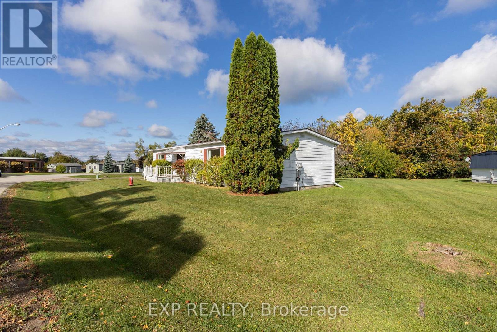 11 Geneva Court, Georgina, Ontario  L0E 1R0 - Photo 4 - N12455926