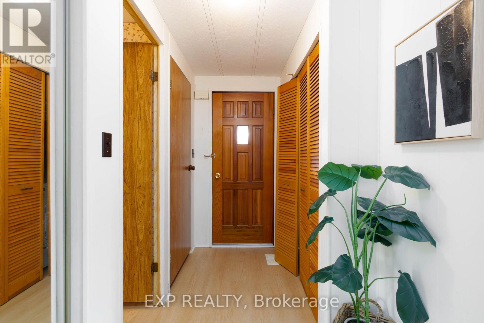 11 Geneva Court, Georgina, Ontario  L0E 1R0 - Photo 6 - N12455926