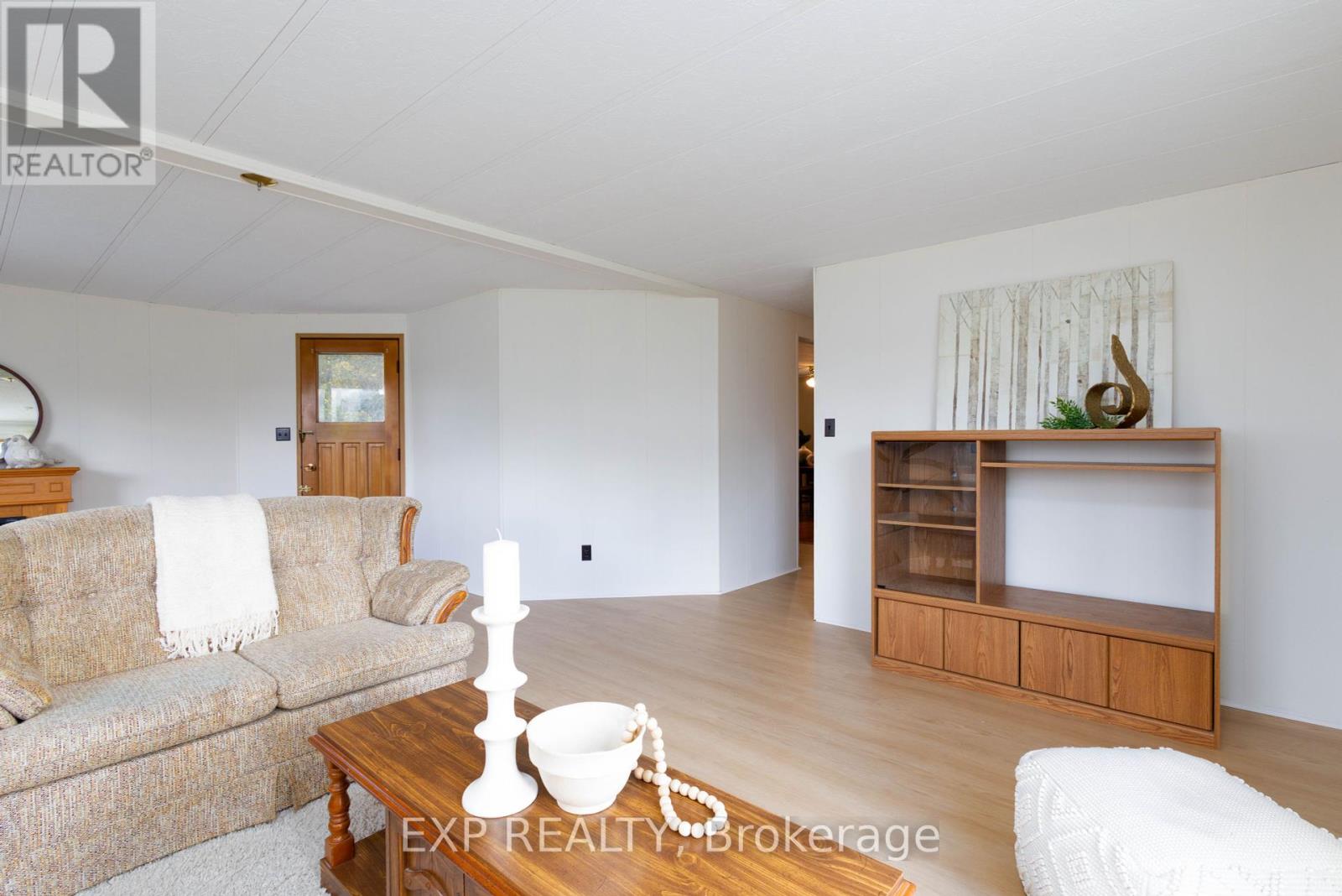 11 Geneva Court, Georgina, Ontario  L0E 1R0 - Photo 7 - N12455926