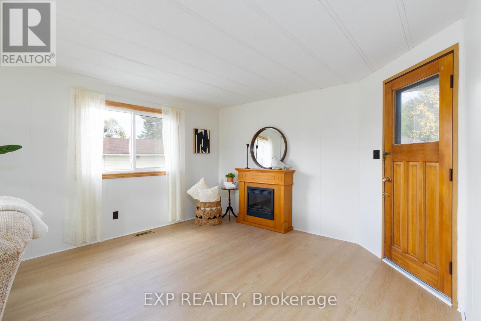11 Geneva Court, Georgina, Ontario  L0E 1R0 - Photo 8 - N12455926
