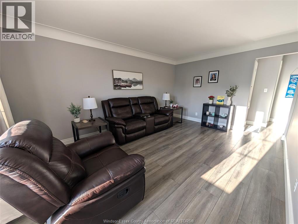 1542 Elsmere, Windsor, Ontario  N8X 4H3 - Photo 2 - 25025100