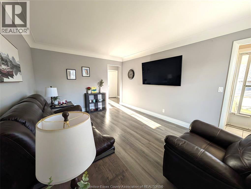 1542 Elsmere, Windsor, Ontario  N8X 4H3 - Photo 3 - 25025100