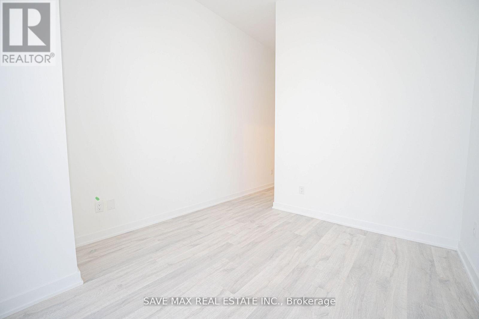 Th108 - 220 Missinnihe Way, Mississauga, Ontario  L5H 0A9 - Photo 13 - W12455912