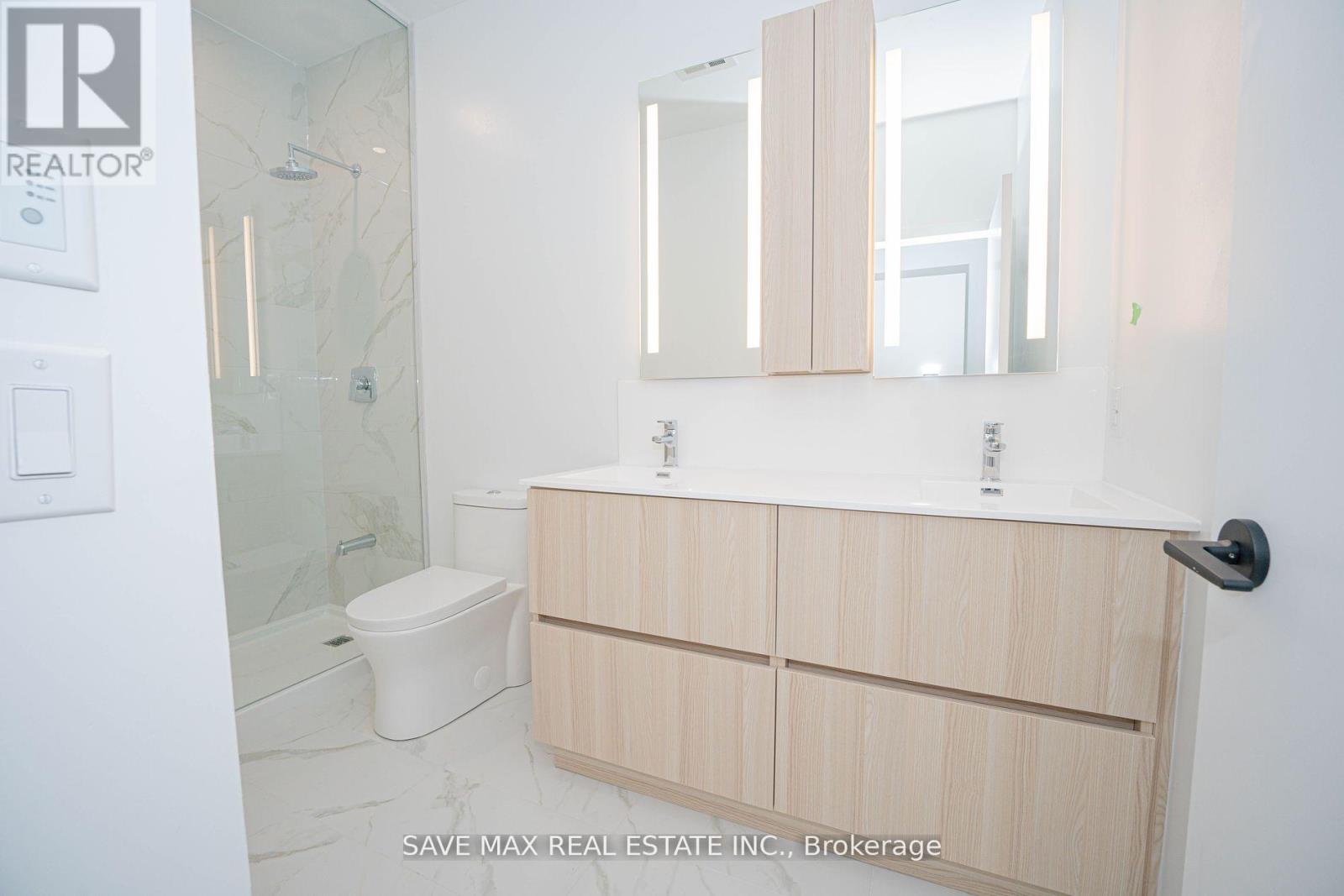 Th108 - 220 Missinnihe Way, Mississauga, Ontario  L5H 0A9 - Photo 15 - W12455912