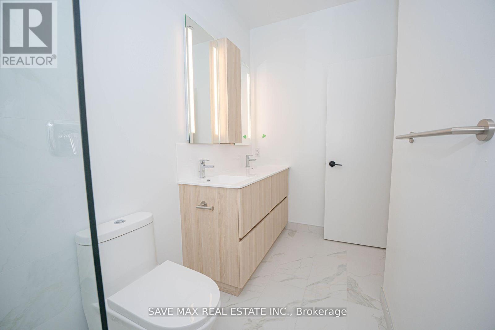 Th108 - 220 Missinnihe Way, Mississauga, Ontario  L5H 0A9 - Photo 16 - W12455912