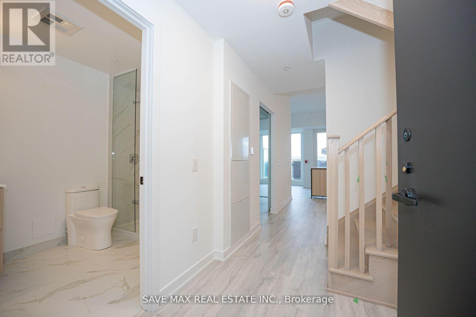 Th108 - 220 Missinnihe Way, Mississauga, Ontario  L5H 0A9 - Photo 2 - W12455912