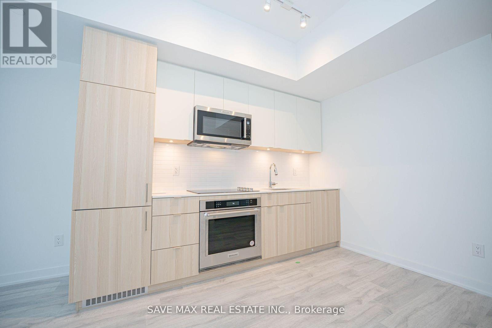 Th108 - 220 Missinnihe Way, Mississauga, Ontario  L5H 0A9 - Photo 3 - W12455912