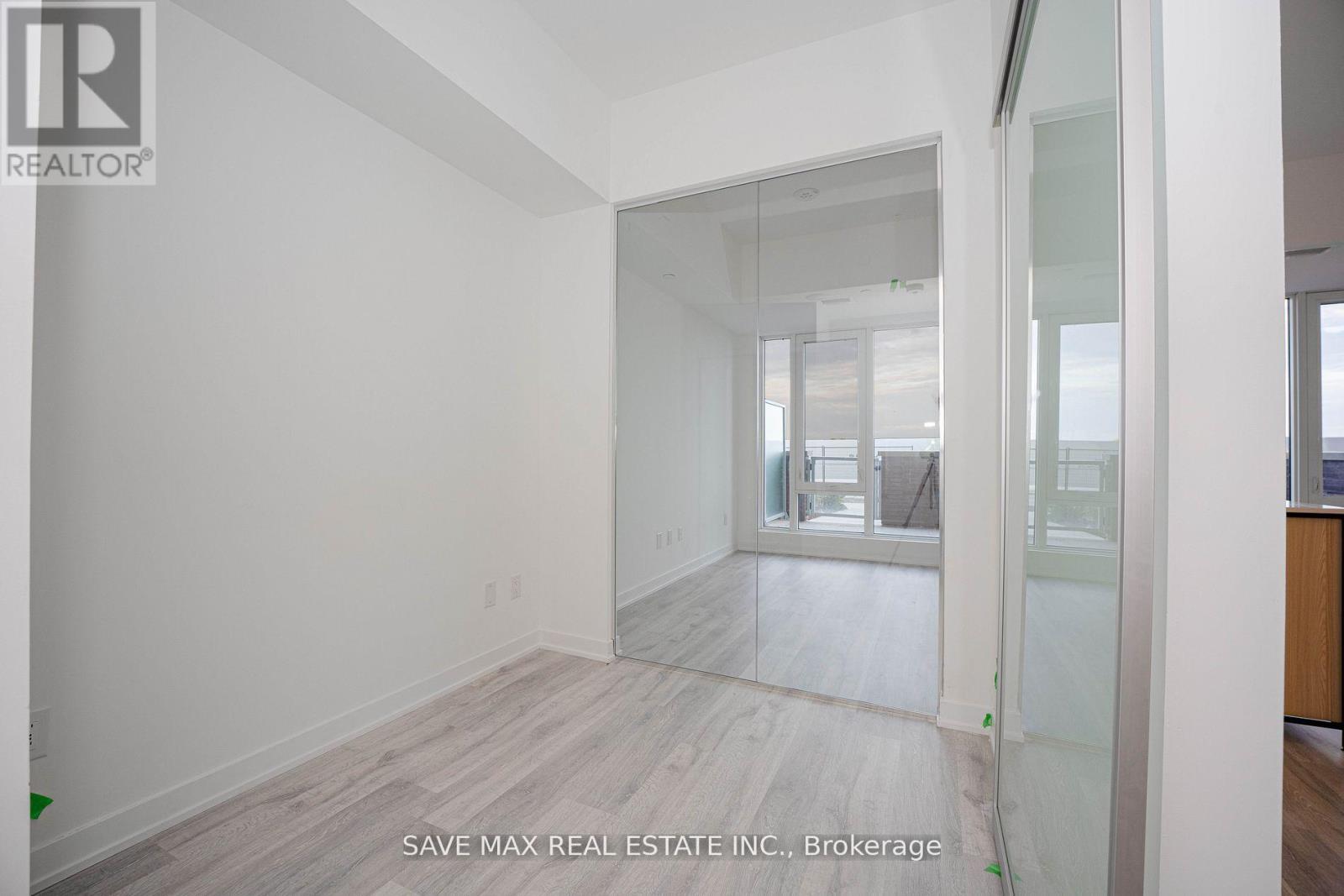 Th108 - 220 Missinnihe Way, Mississauga, Ontario  L5H 0A9 - Photo 4 - W12455912