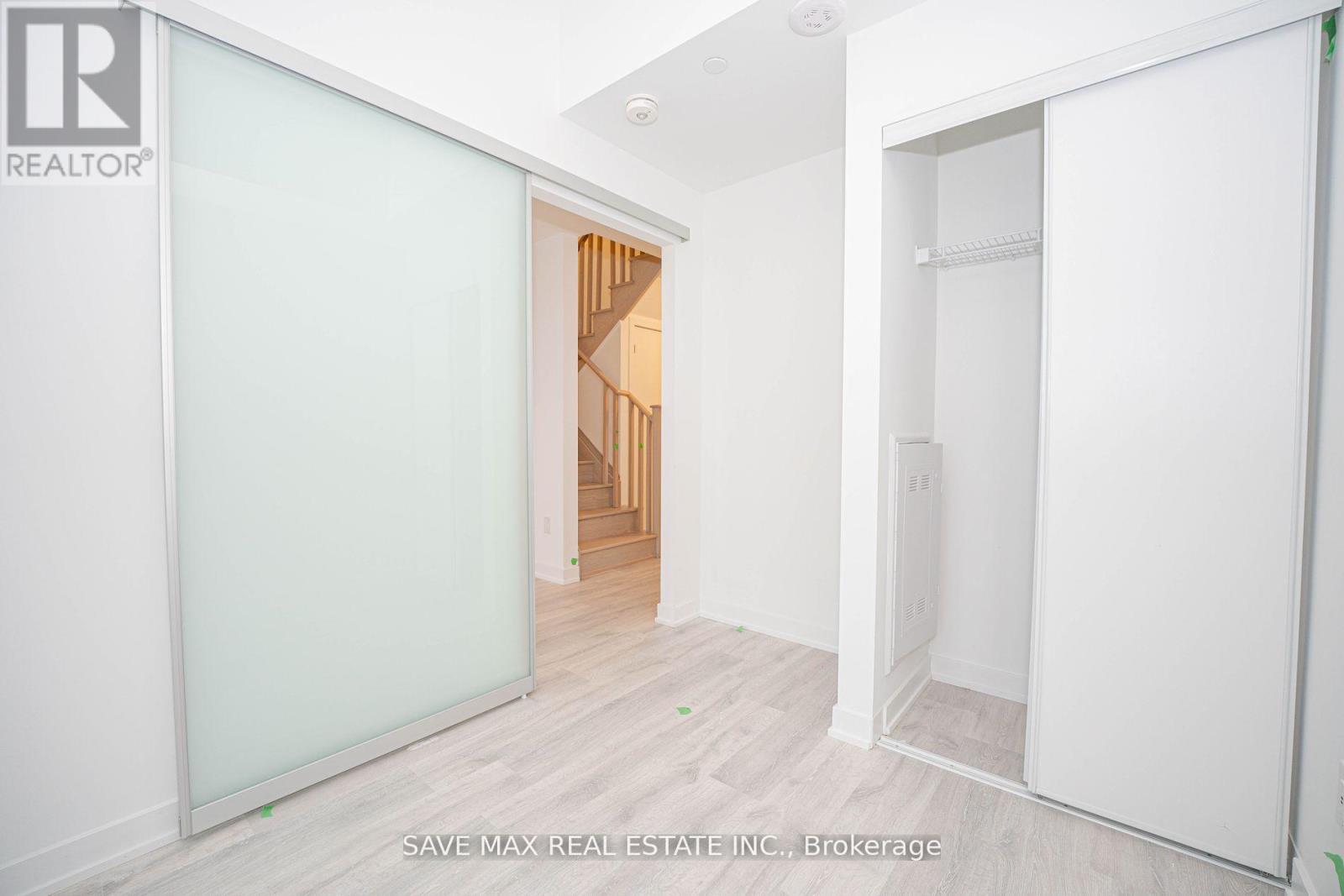 Th108 - 220 Missinnihe Way, Mississauga, Ontario  L5H 0A9 - Photo 5 - W12455912