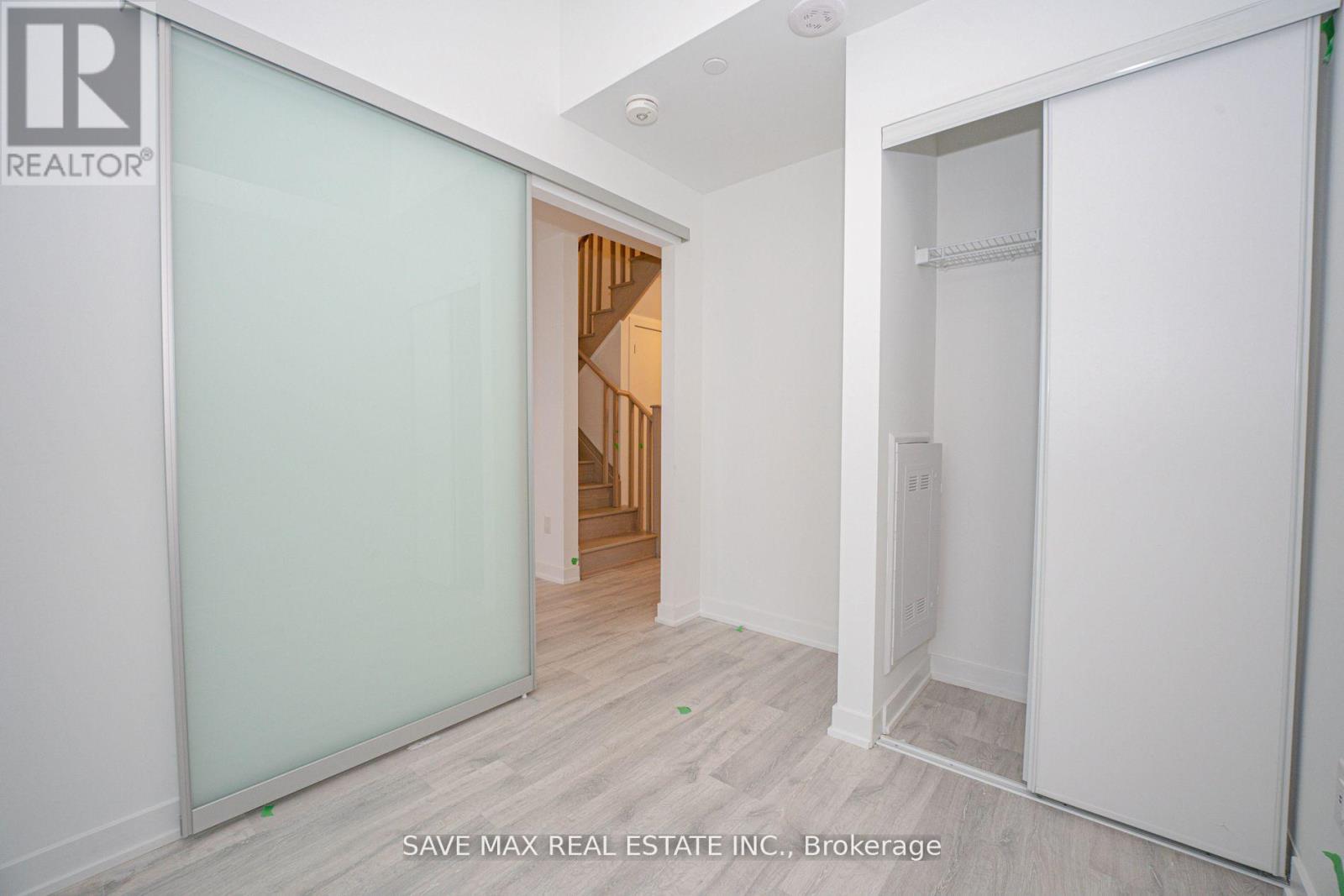Th108 - 220 Missinnihe Way, Mississauga, Ontario  L5H 0A9 - Photo 6 - W12455912